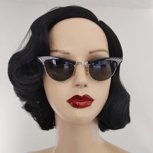 Black & silver vintage cat eye frames